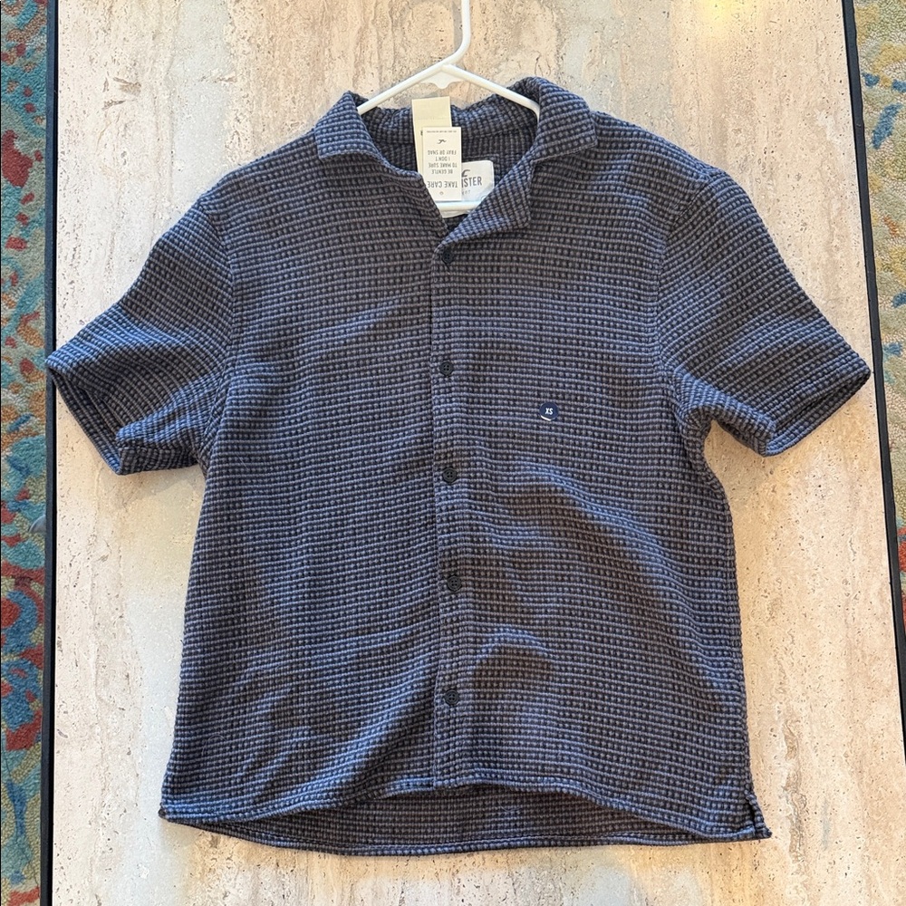 Hollister gray Textured short sleeve Button Down camp Shirt boxy fit XS NWT‎